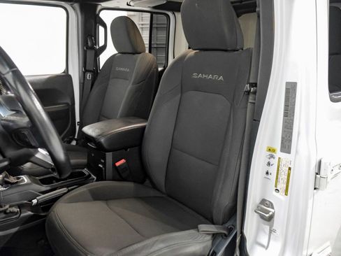 Used 2018 Jeep Wrangler Unlimited Sahara image 29