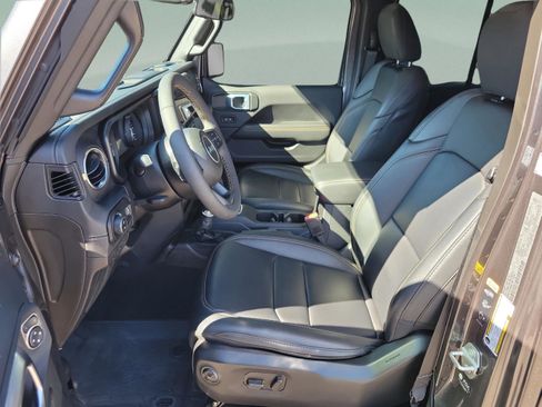 Used 2024 Jeep Gladiator Sport image 19