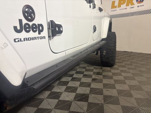 Used 2021 Jeep Gladiator Willys image 61