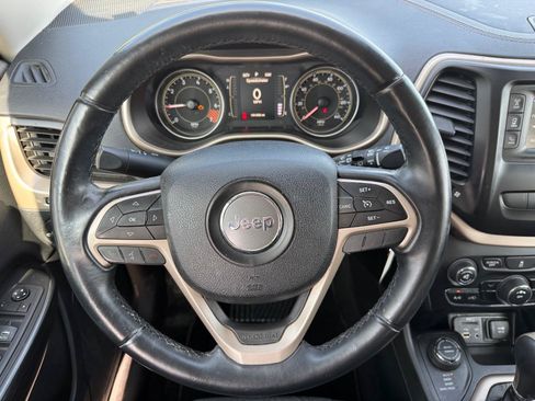 Used 2014 Jeep Cherokee Latitude AWD/4WD image 9