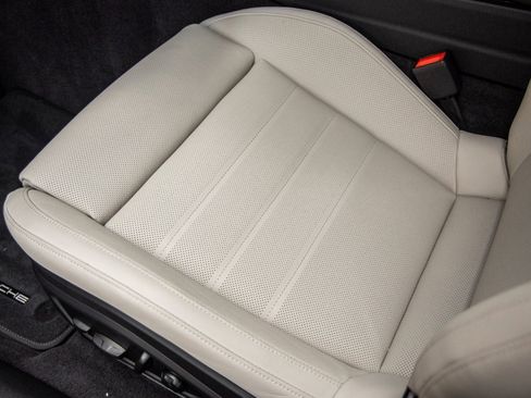 Certified 2025 Porsche Panamera image 20