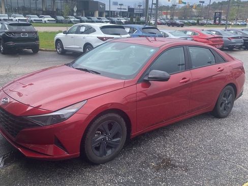 Used 2023 Hyundai Elantra Blue image 1