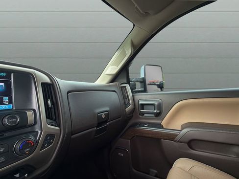 Used 2017 GMC Sierra 2500 Denali w/ Duramax Plus Package AWD/4WD image 14