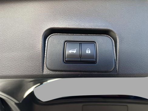 Used 2023 Nissan Rogue SL w/ SL Premium Package image 26