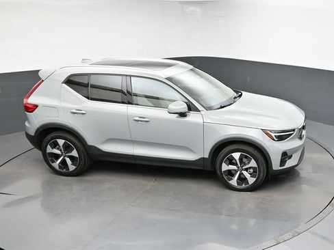 Used 2024 Volvo XC40 B5 Plus w/ Protection Package Premier AWD/4WD image 18