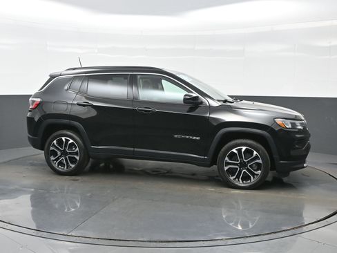 Used 2023 Jeep Compass Limited AWD/4WD image 7