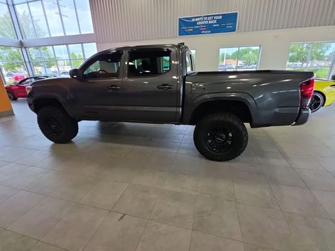 Used 2020 Toyota Tacoma SR AWD/4WD image 15