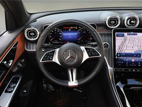 Used 2023 Mercedes-Benz GLC 300 4MATIC image 15