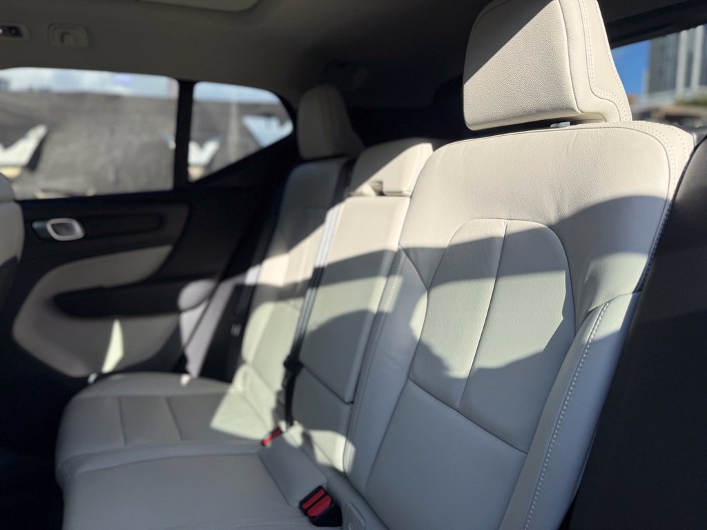 Used 2020 Volvo XC40 T4 Inscription w/ Protection Package Premier FWD image 14