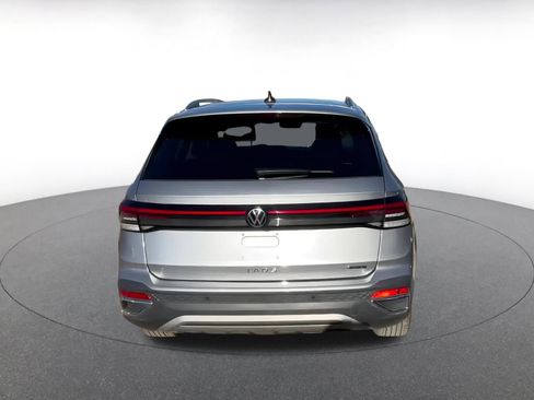 Used 2025 Volkswagen Taos SE image 7