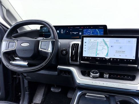 Used 2025 Ford Expedition Max Platinum image 8