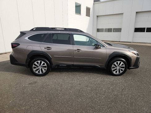 Used 2023 Subaru Outback Premium image 7