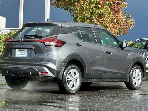 New 2025 Nissan Kicks S image 4