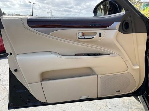 Used 2016 Lexus LS 460 AWD w/ Comfort Package image 23
