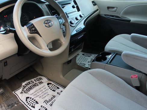 Used 2011 Toyota Sienna LE image 11