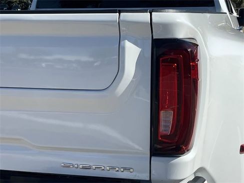 Used 2022 GMC Sierra 3500 Denali image 8