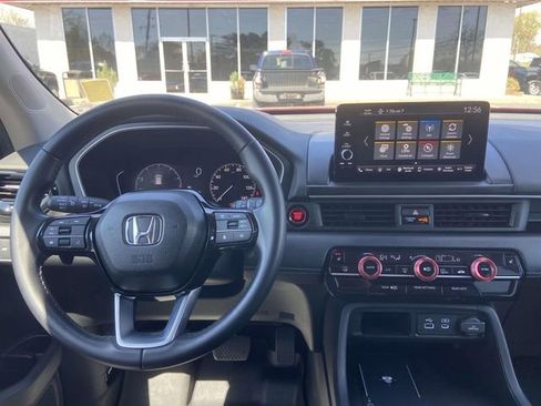 Used 2025 Honda Pilot EX-L image 10