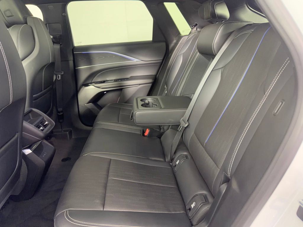 Used 2024 Cadillac Lyriq Sport RWD image 16
