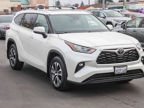 Used 2020 Toyota Highlander XLE image 5