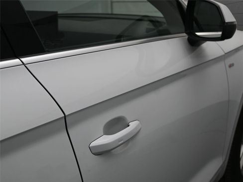 Used 2023 Audi Q5 2.0T Premium w/ Convenience Package image 13