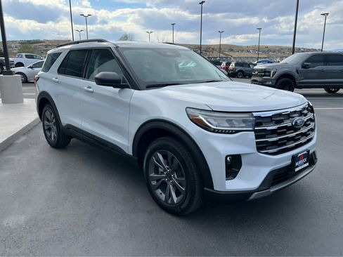 New 2026 Ford Explorer Active w/ Active Comfort Package image 5