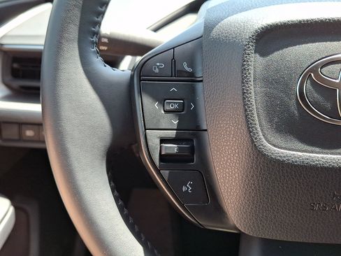 Used 2025 Toyota Prius LE FWD image 22