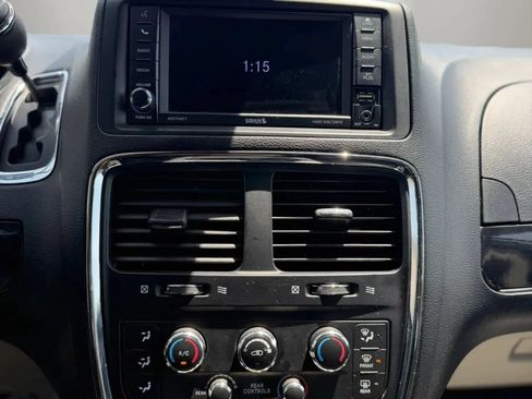 Used 2020 Dodge Grand Caravan SXT FWD image 15