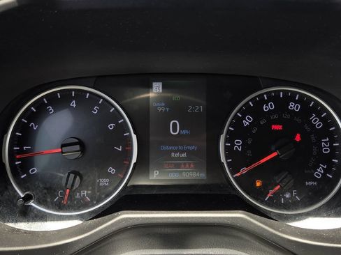 Used 2022 Toyota RAV4 LE FWD image 19