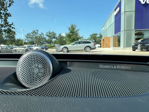 Used 2025 Volvo XC90 B6 Ultra w/ Lounge Package image 16