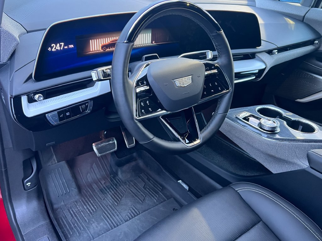 Used 2025 Cadillac Optiq Sport 2 w/ LPO, Floor Liner Package AWD/4WD image 21