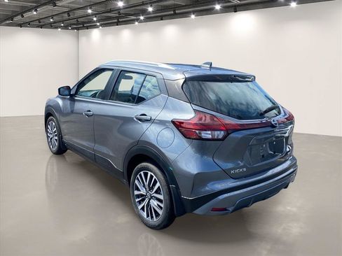 Used 2023 Nissan Kicks SV FWD image 5