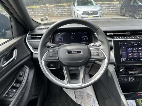 Used 2025 Jeep Grand Cherokee L Laredo AWD/4WD image 13