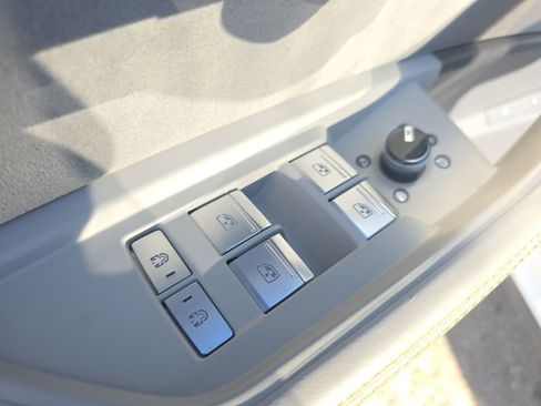 Used 2024 Audi Q8 e-tron Prestige w/ Prestige Package image 10