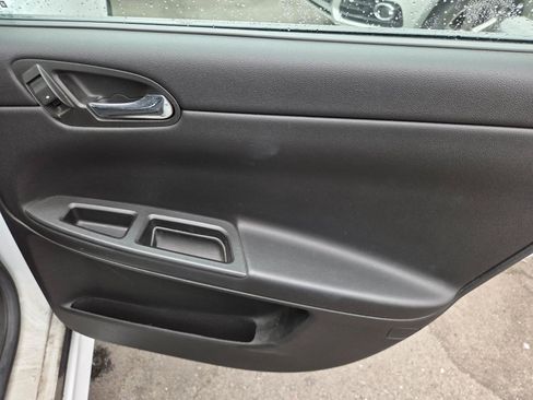 Used 2011 Chevrolet Impala LT FWD image 12