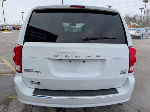 Used 2019 Dodge Grand Caravan SXT image 6