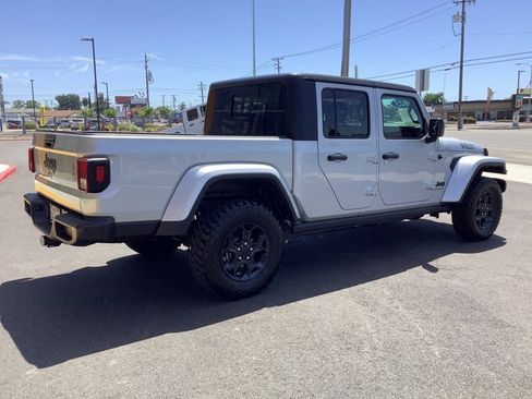 Used 2023 Jeep Gladiator Willys image 33