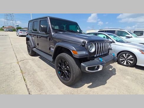 Used 2022 Jeep Wrangler Unlimited Sahara w/ Cold Weather Group AWD/4WD image 49