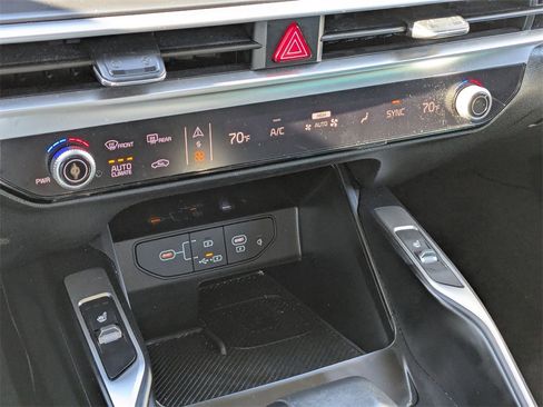 Used 2024 Kia Sorento S image 22