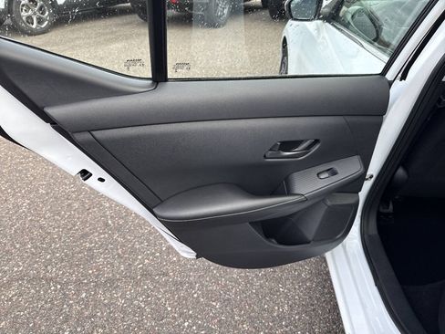 Used 2024 Nissan Sentra SV FWD image 12