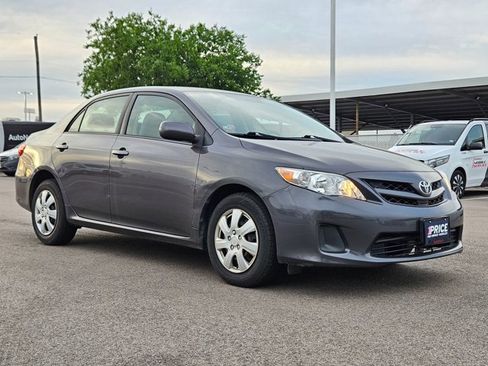 Used 2011 Toyota Corolla LE w/ Preferred Accessory Pkg image 3