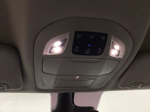 Used 2023 Chrysler Pacifica Touring-L image 33