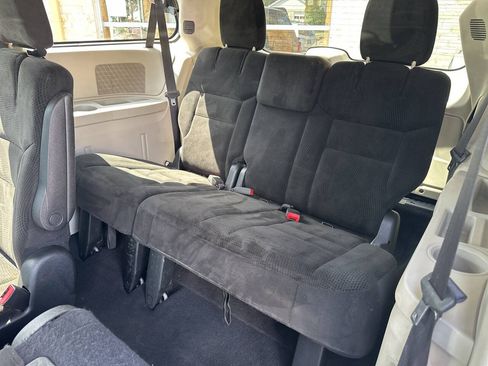 Used 2016 Dodge Grand Caravan SXT FWD image 7