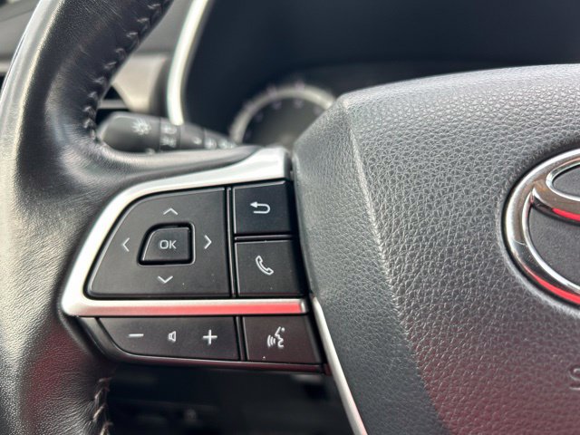 Used 2023 Toyota Highlander XLE AWD/4WD image 25