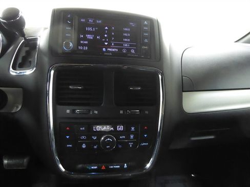 Used 2019 Dodge Grand Caravan GT FWD image 16