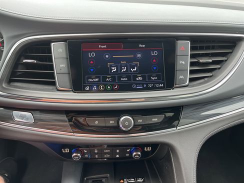 Used 2024 Buick Enclave Premium image 15