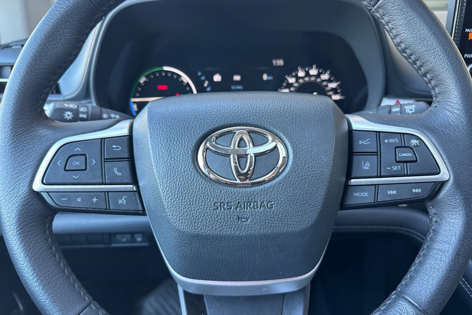 Used 2026 Toyota Sienna XLE FWD image 11