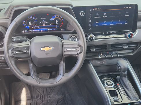 Used 2025 Chevrolet Colorado W/T w/ Advanced Trailering Package AWD/4WD image 26