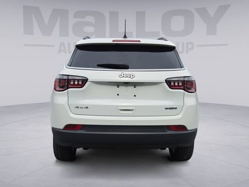 Used 2024 Jeep Compass Latitude AWD/4WD image 4