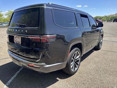 Used 2022 Jeep Wagoneer Series III w/ Premium Group I RWD image 7