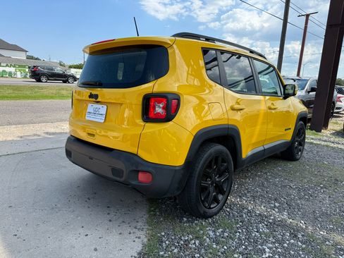 Used 2018 Jeep Renegade Altitude image 5
